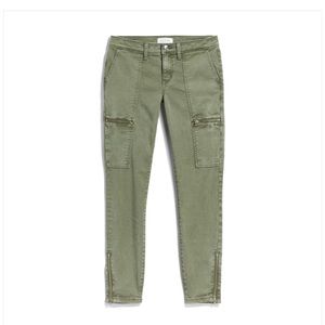 Lila Ryan Skinny Pants. Size 8. Army Green.
